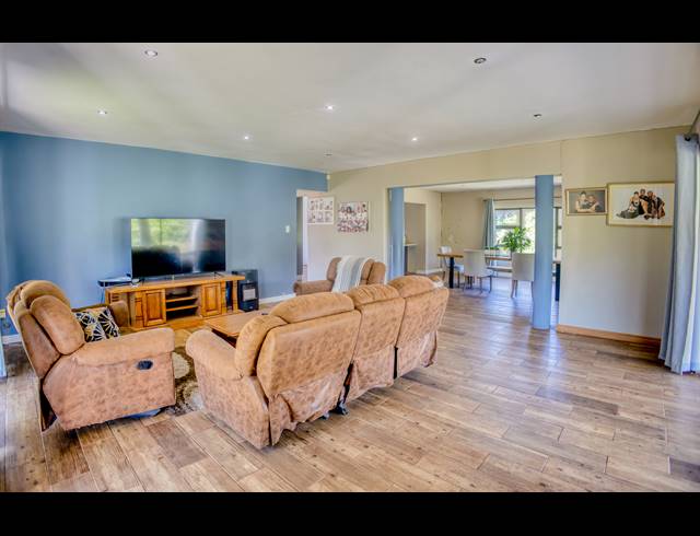 6 BEDROOM HOUSE FOR SALE IN BEACON BAY